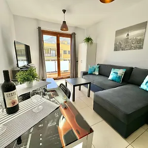 Mountain, Pool & Sea Apartamento